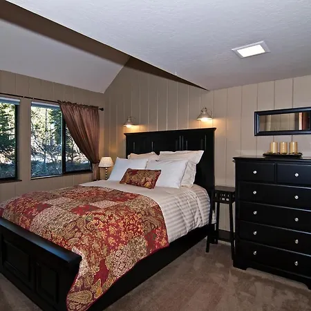 Alpine Darling- Hot Tub- Pet Friendly- 3 Minute Drive To Palisades Tahoe